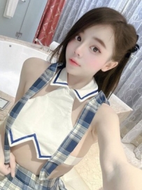 甜美款學生，放假兼職賺學費，